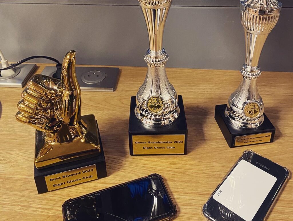 Des trophées pour récompenser les vainqueurs