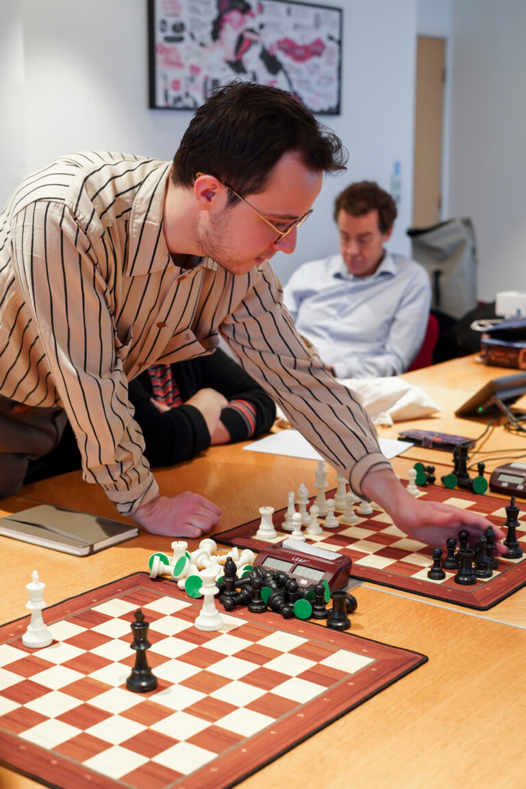 Cours d'échecs en entreprise animé par 64 Squares