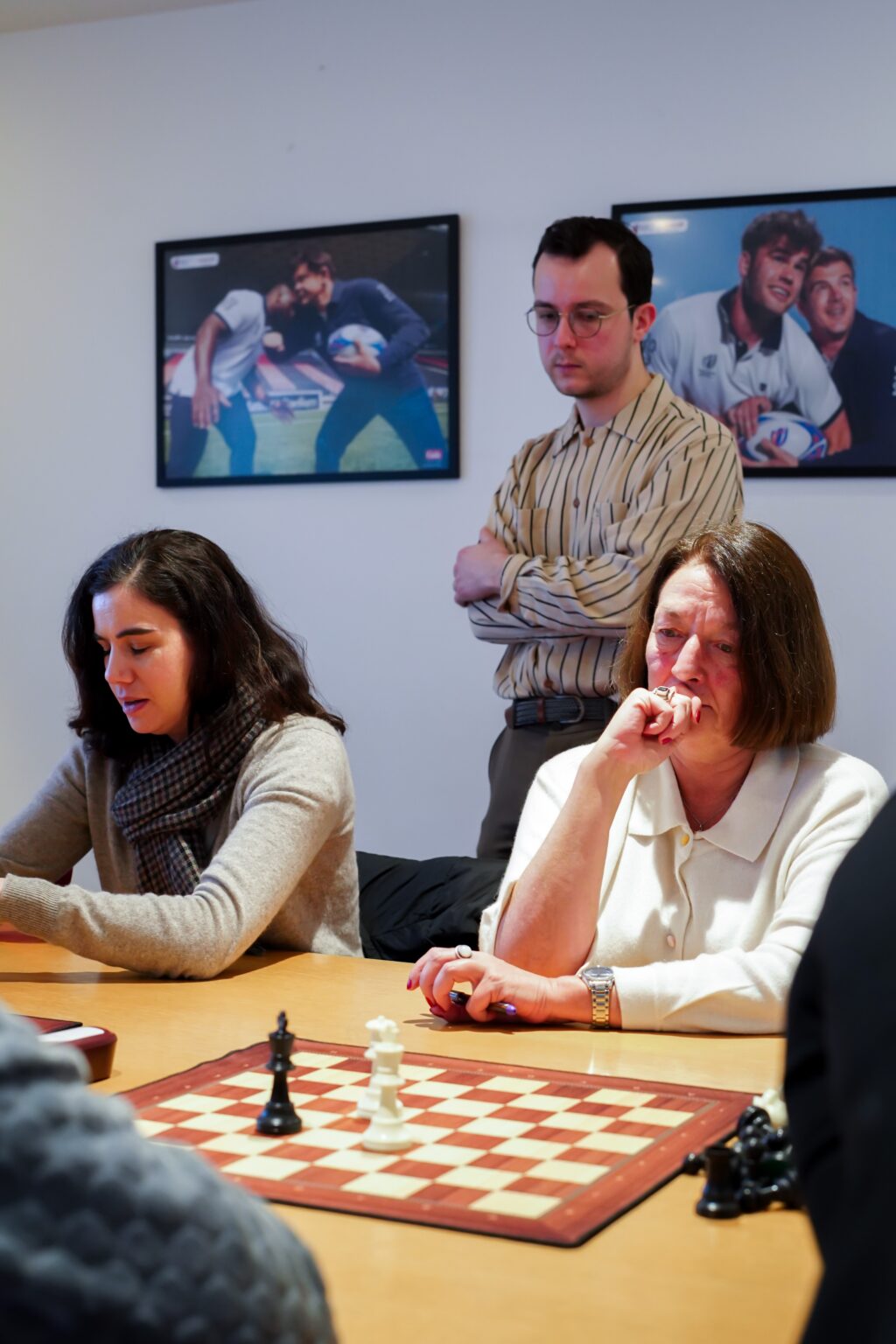 Un cours d'échecs en entreprise, en petit groupe
