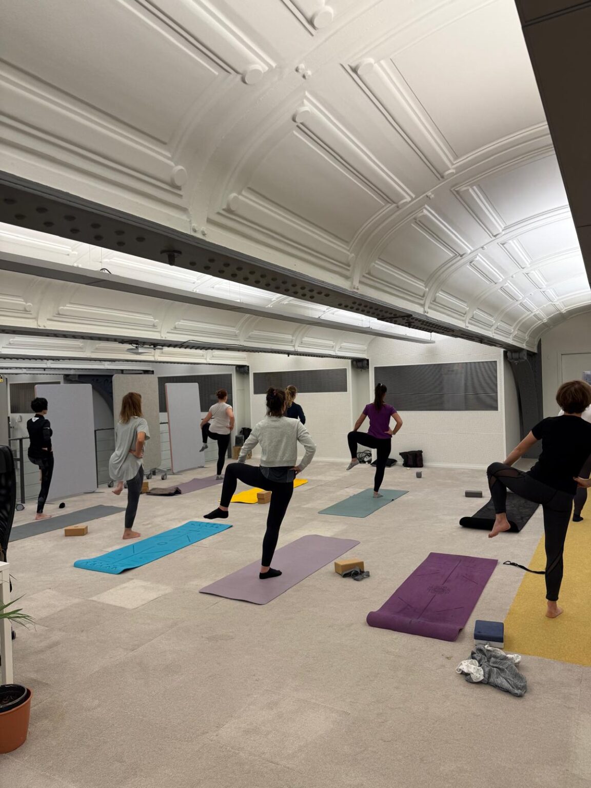 Une séance de yoga en entreprise